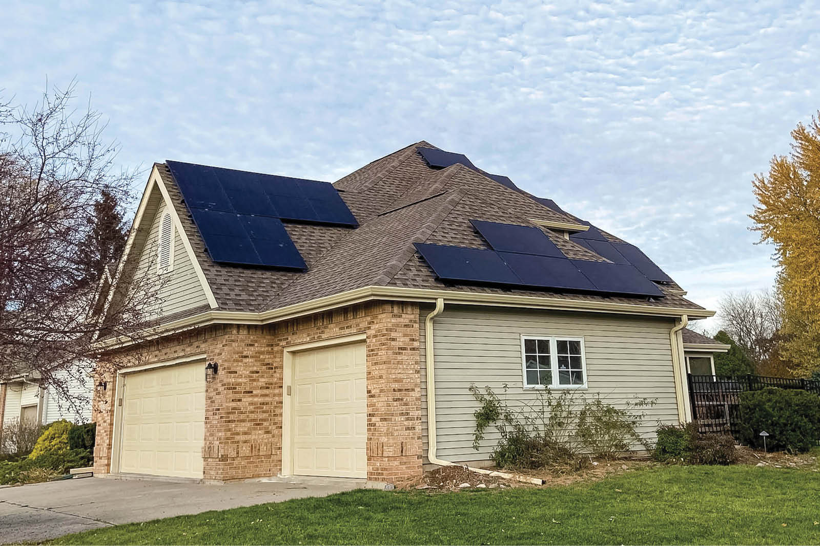 residential-solar-panels-roof-mount-arch-004