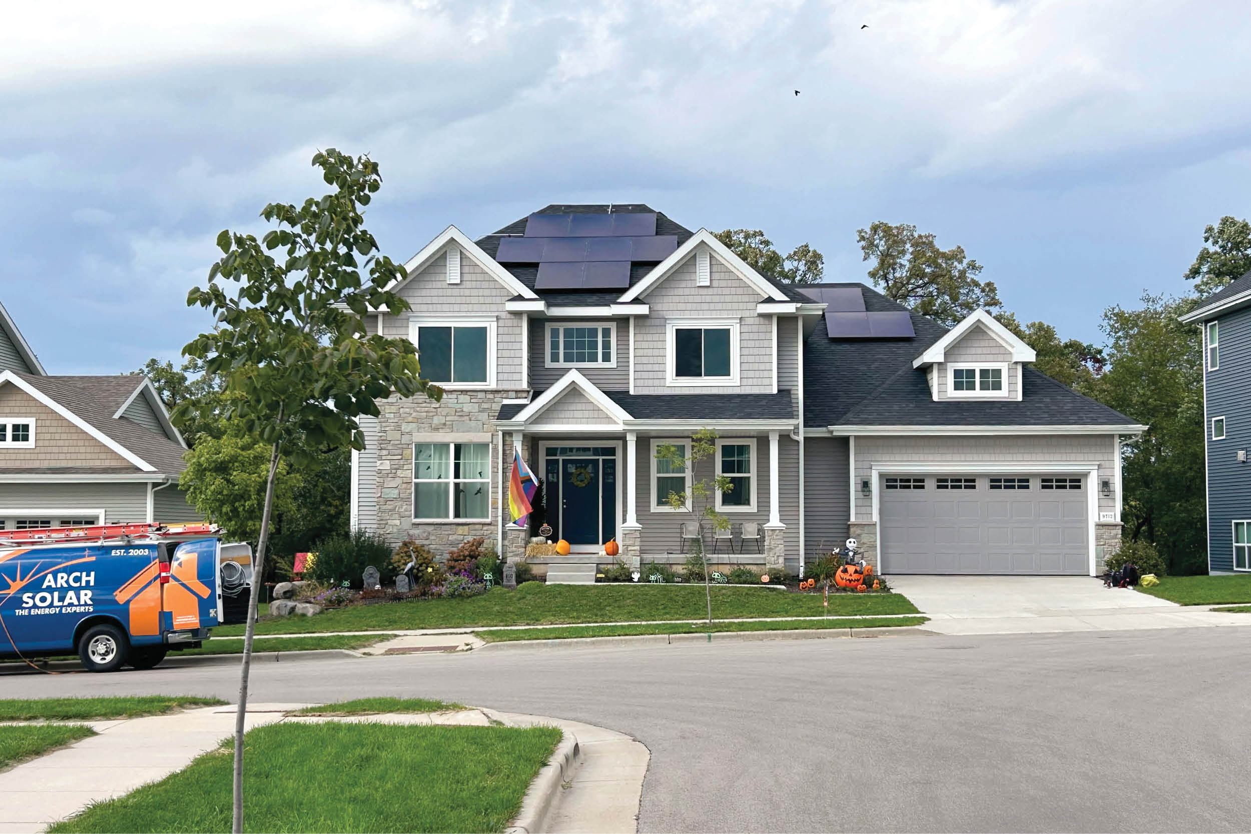 residential-solar-panels-roof-mount-arch-015